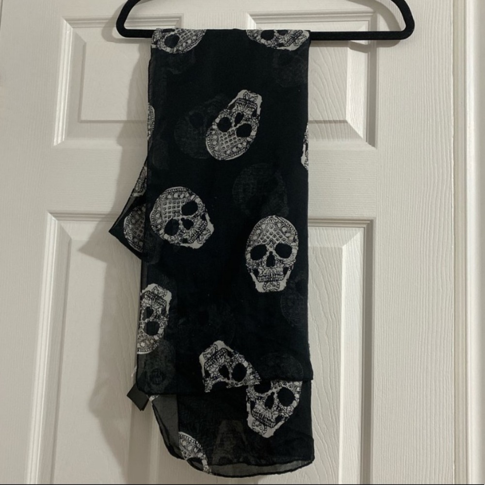 Skull scarf